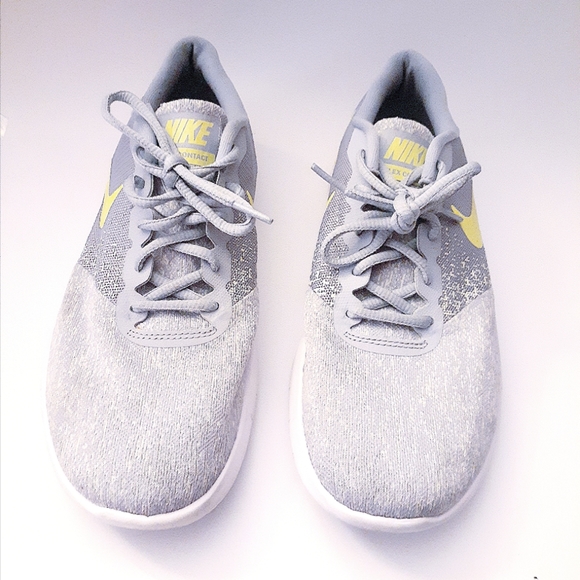 Nike Flex Neons - Picture 3 of 7